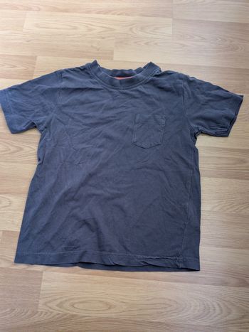 T-shirt gris foncé avec poche – Succes Collection – Taille 5 ans 🖤