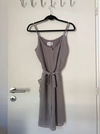 Robe à bretelle gris en soie très bon état Sud Express taille M