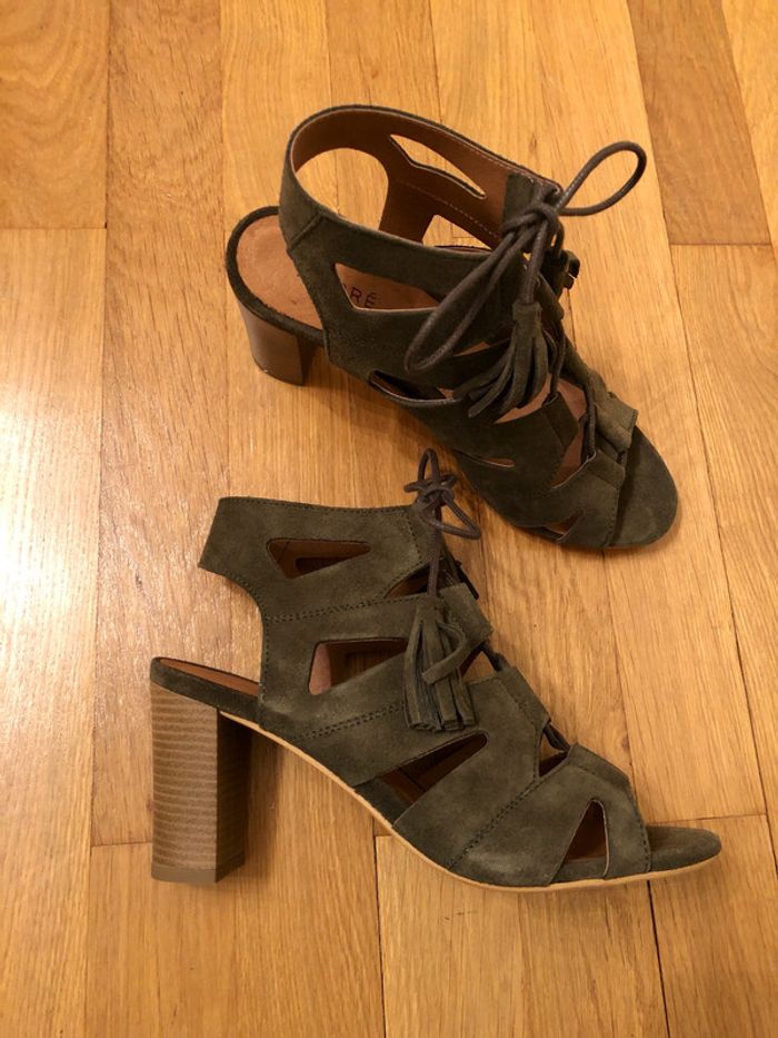 Sandales à talon en cuir daim kaki André pointure 38 - photo numéro 4