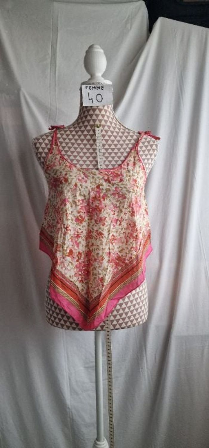 Débardeur, multicolore dominance rose, en très très bon état, en coton, longueur 59cm