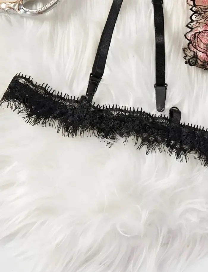 Ensemble de lingerie élégant pour femmes avec broderie florale - photo numéro 5