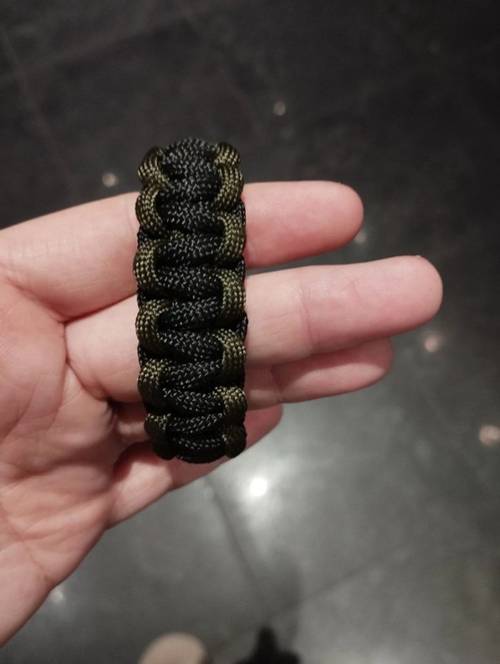 Bracelet de survie paracorde femme kaki et noir