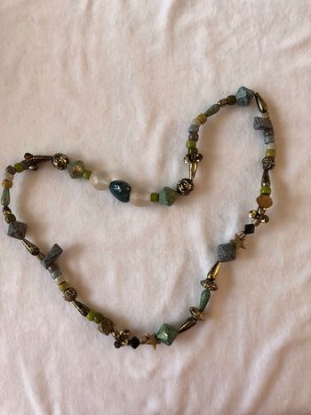 Collier vert bleu doré