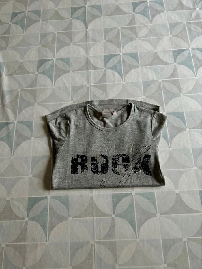T shirt fille - 10 ans - Kiabi - en très bon état - photo numéro 3
