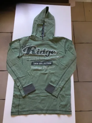 Tee-shirts à capuche