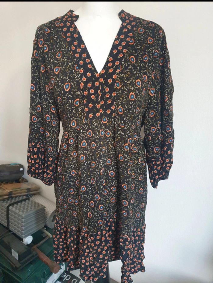 Robe Lenny B taille 2

Léger défaut