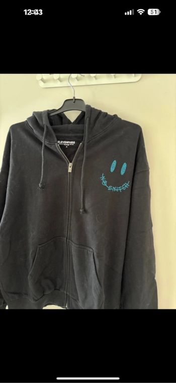 Veste à capuche taille M Elevenparis