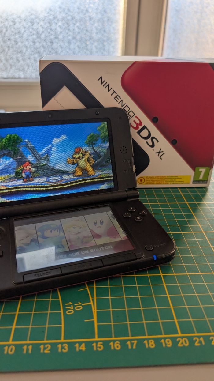 Nintendo 3ds xl / très bon état / En boîte et avec chargeur