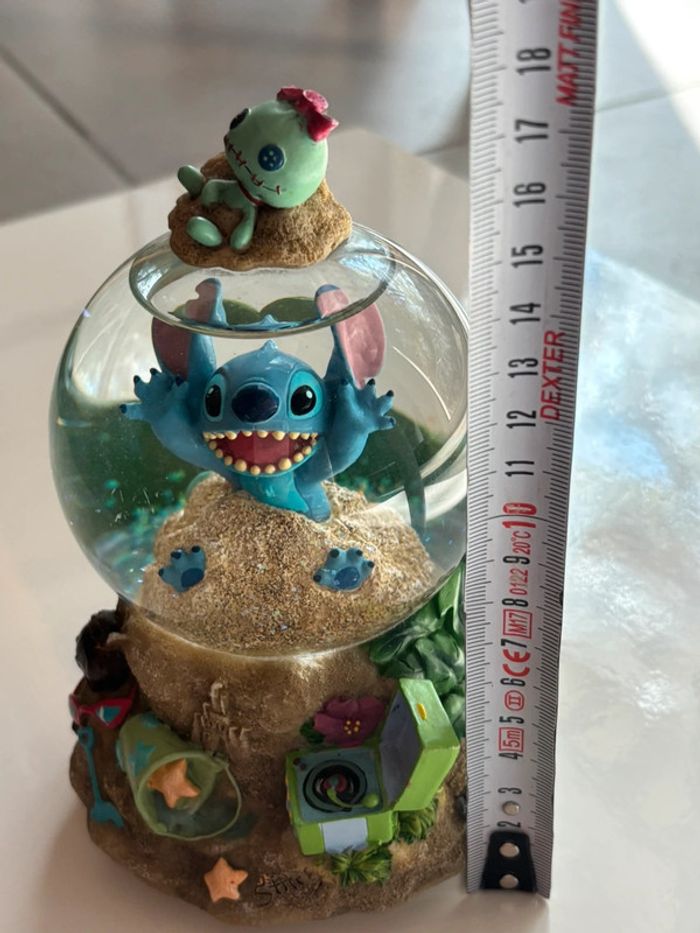 Snowglobe musical Lilo et stitch boule pailletée - photo numéro 12