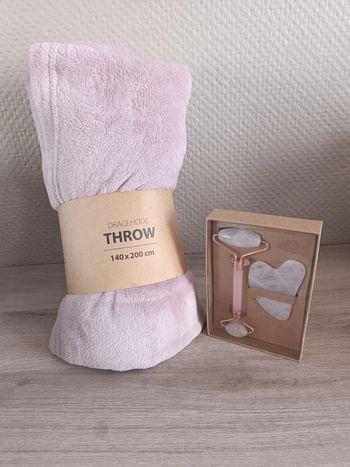 Kit cocooning plaid et masseur visage NEufs cadeau noël