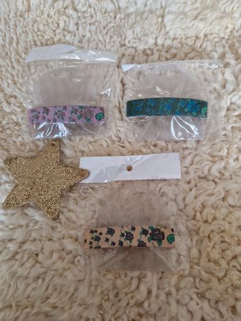 Lot de barrettes à cheveux. 🌈