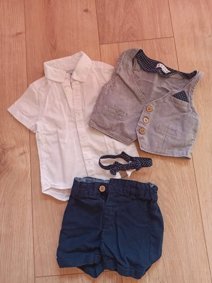 Costume bébé avec noeud papillon