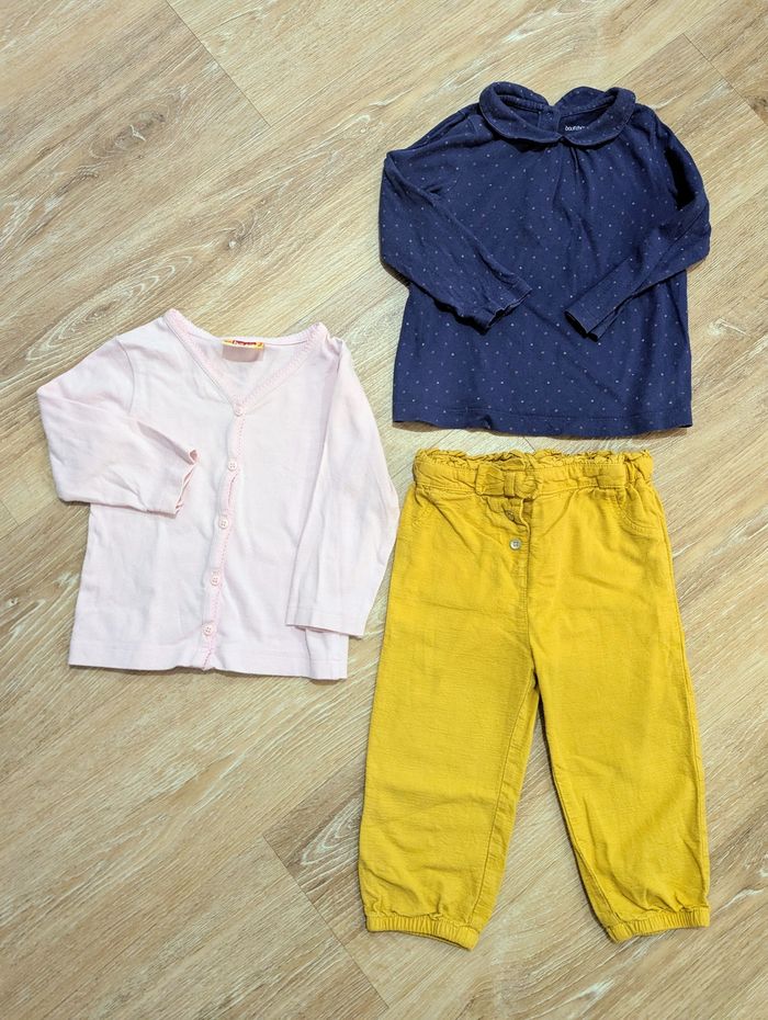 Lot 1 t-shirt, 1 pull et 1 pantalon 18 mois bebe fille
