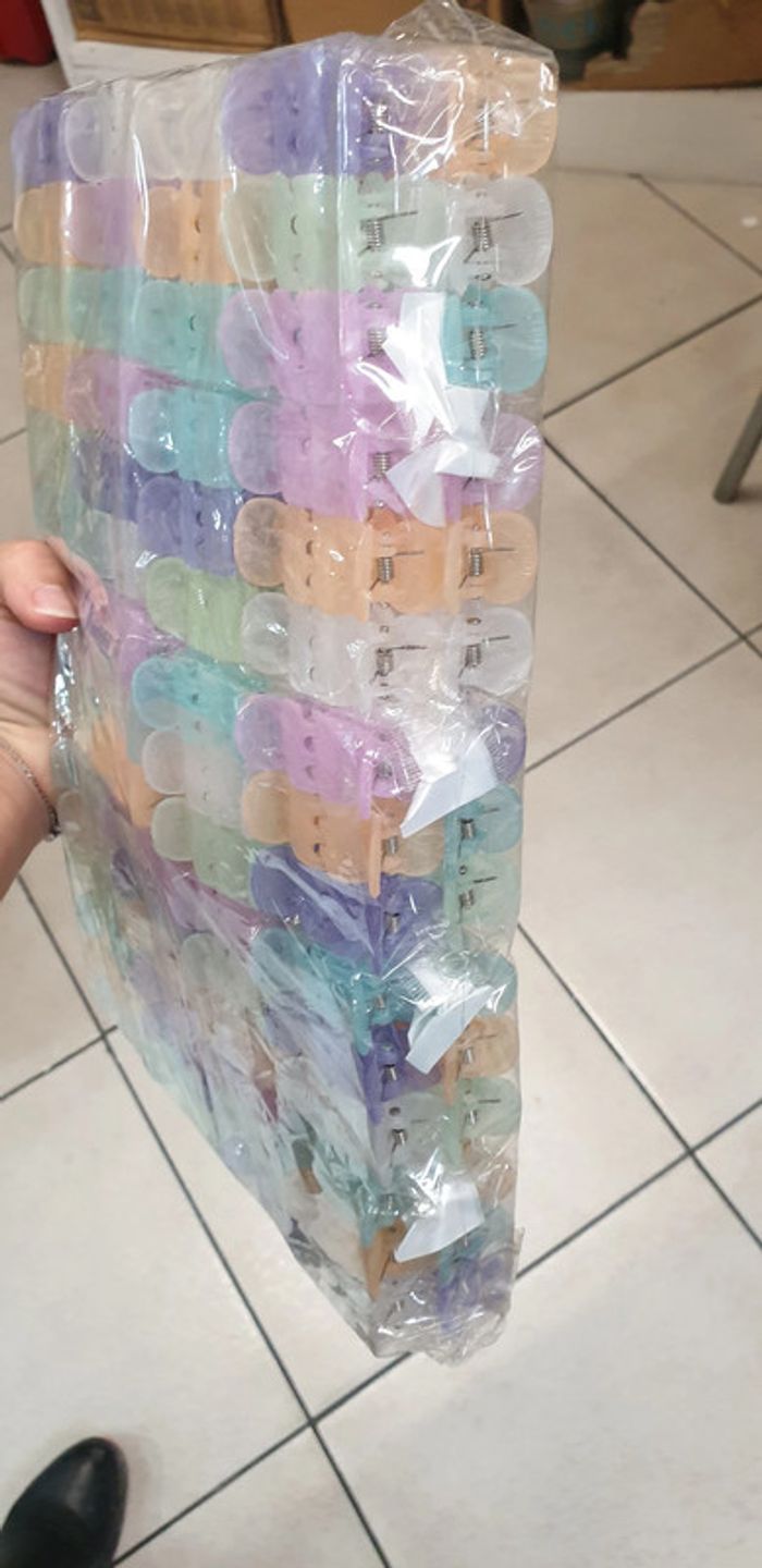 NEUF : lot de 12 pinces a cheveux. Différentes couleurs - photo numéro 2