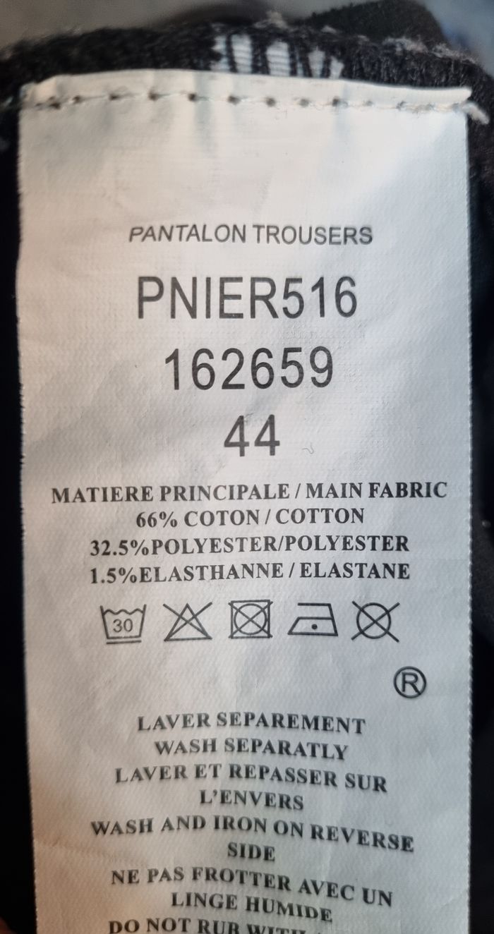Jean noir avec broderie taille 44 - photo numéro 6