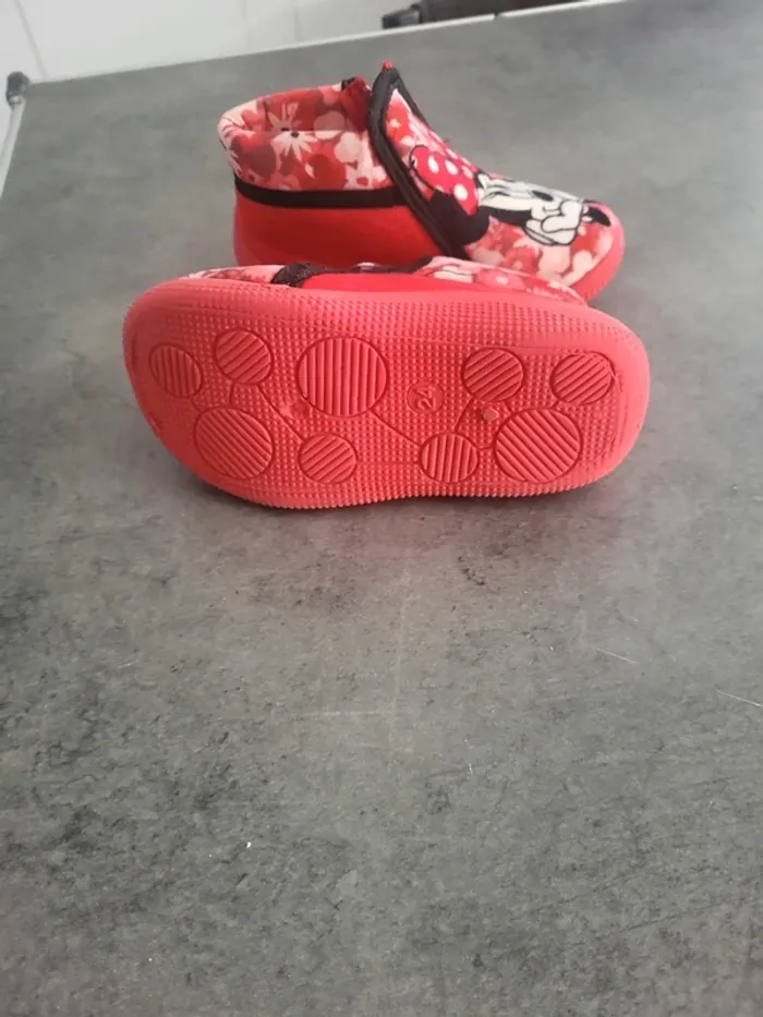 Vends chausson Minnie fille - photo numéro 3