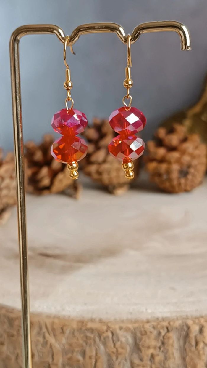 Jolies boucles d'oreilles pendantes à perles à facettes