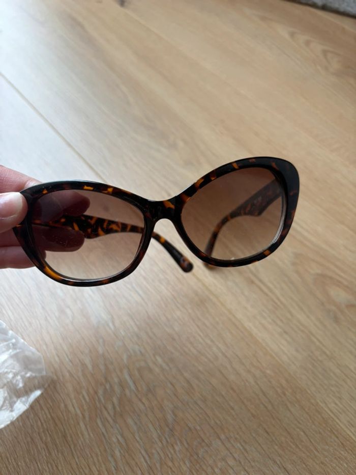 Lunette de soleil femme - photo numéro 2