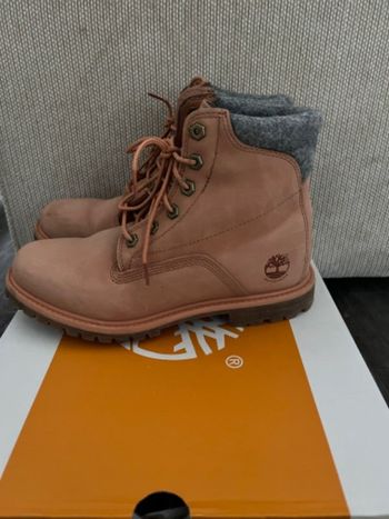 Paire de bottines Timberland rose femme 39