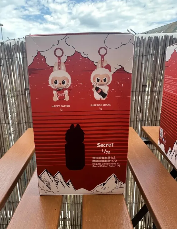 Figurine Pop Mart The Monsters x Coca-Cola - photo numéro 2