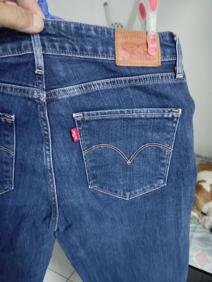 Jean Levi's très jolie couleur bleu. Taille 36. - photo numéro 7