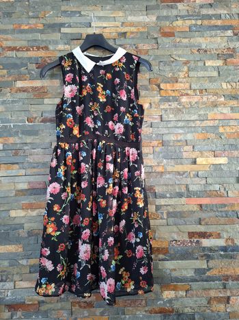 Robe noire a fleurs col Claudine taille 36 marque zara