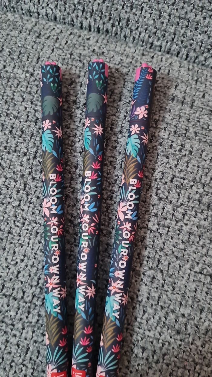 Legami Fleur 🌸Effaçables = 3 exemplaires = 3 Stylos Neufs - photo numéro 3