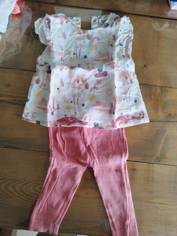 Ensemble legging et blouse tape à l'oeil 9 mois