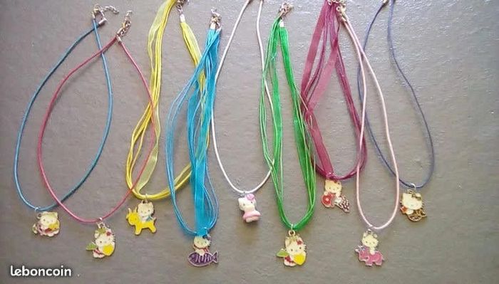 Collier métal hello Kitty zodiaque neuf