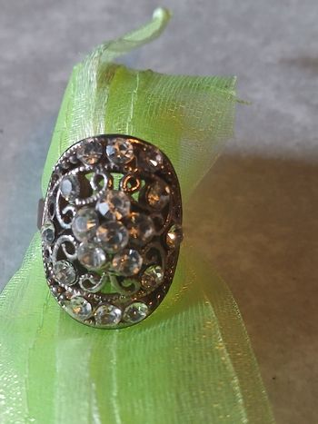 Bague ajustable avec strass fleur 