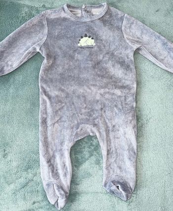 Pyjama taille 3 mois en bonne états