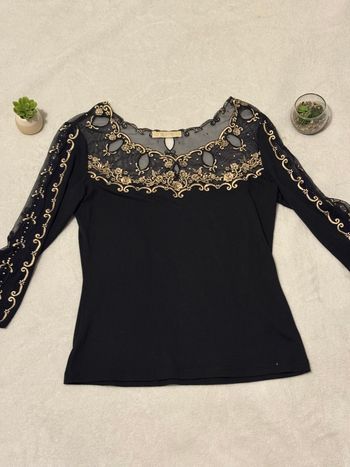 Haut de soirée noir avec transparence et broderies 