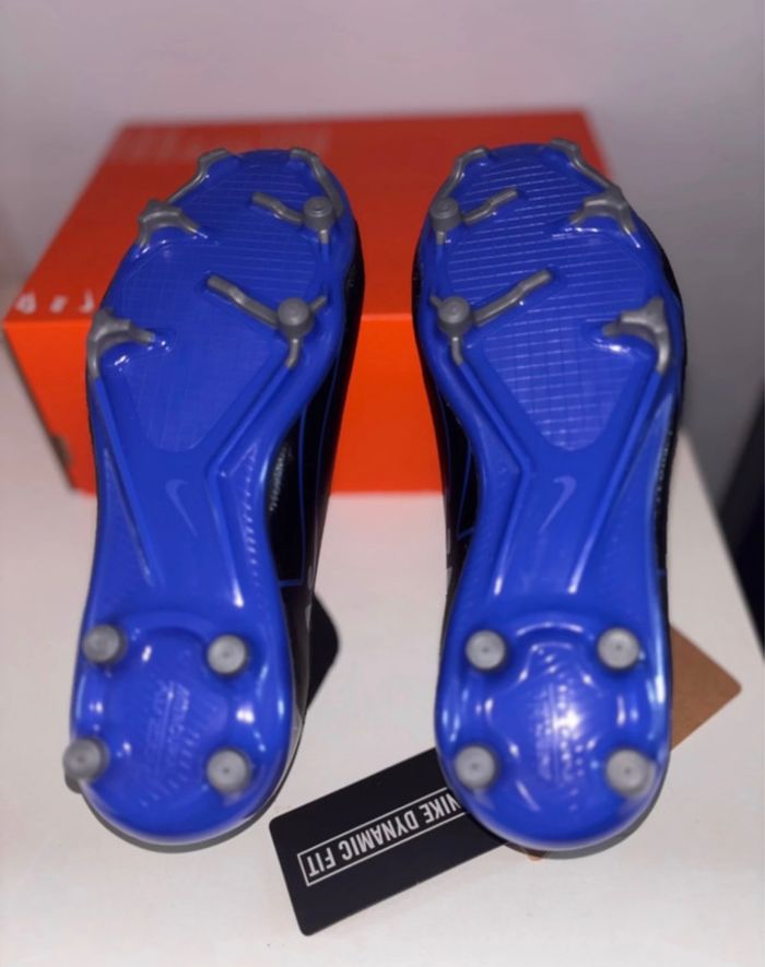 Baskets Foot Nike P.35,5 Neuves - photo numéro 6