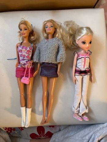 3 barbie blondes.