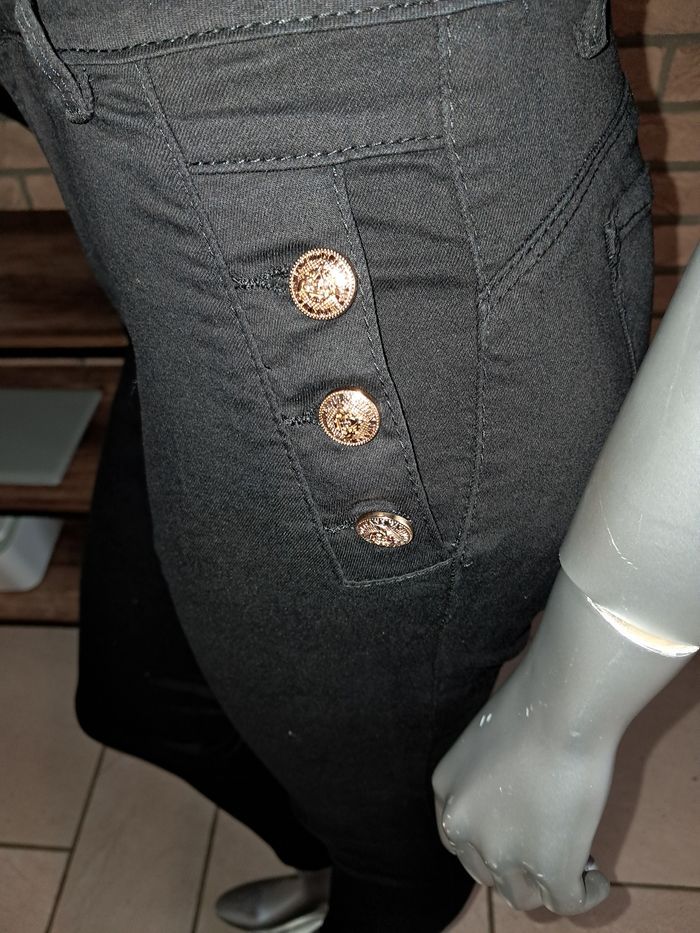 Pantalon noir neuf - photo numéro 2