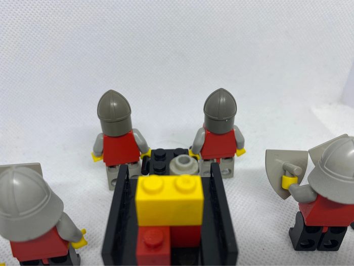 Lego castle classic set 6077-1 Knight's procession manque armes version USA - photo numéro 12