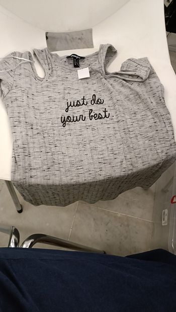 Débardeurs  femme à un euros chacun.