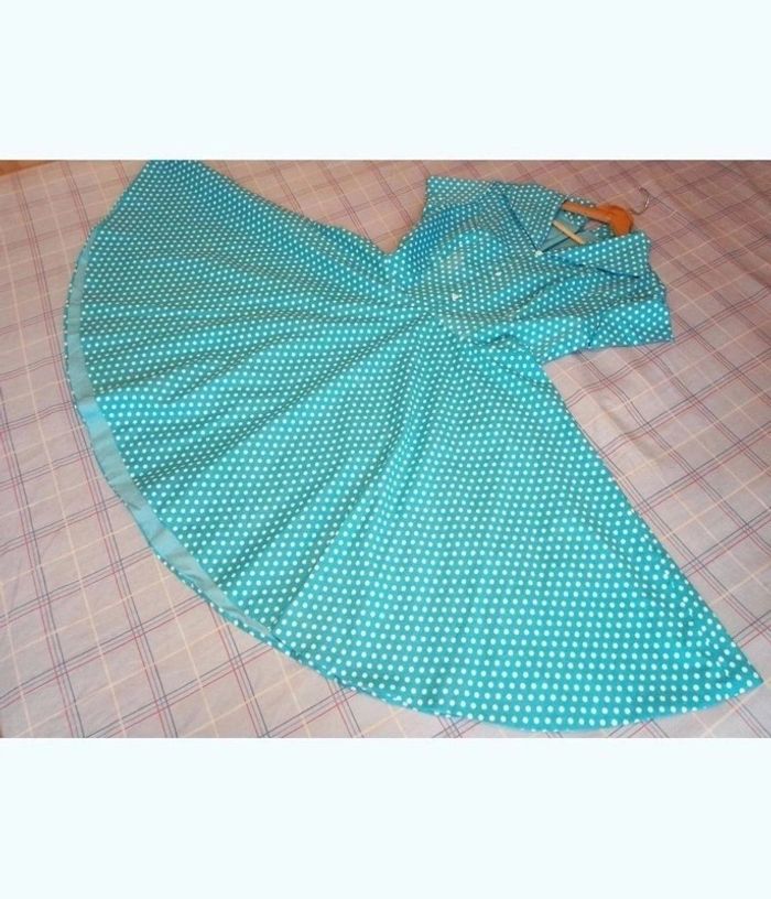 Robe 50's turquoise à pois blancs - photo numéro 3