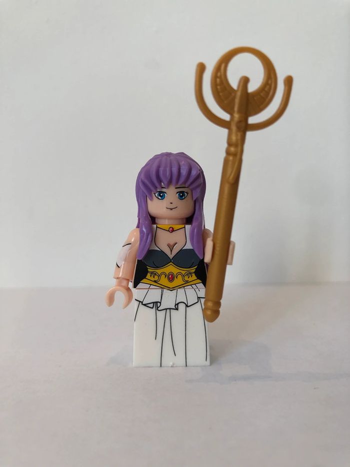 Figurine type lego Princesse Athéna. Les chevaliers du zodiaque. Saint Seiya