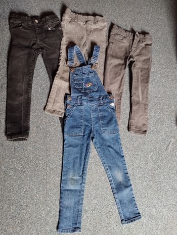 Lot de 3 pantalons et 1 salopette
