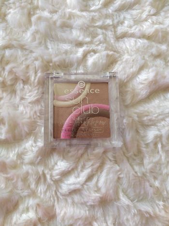 Essence sun club all-in-one bronzing highlighter