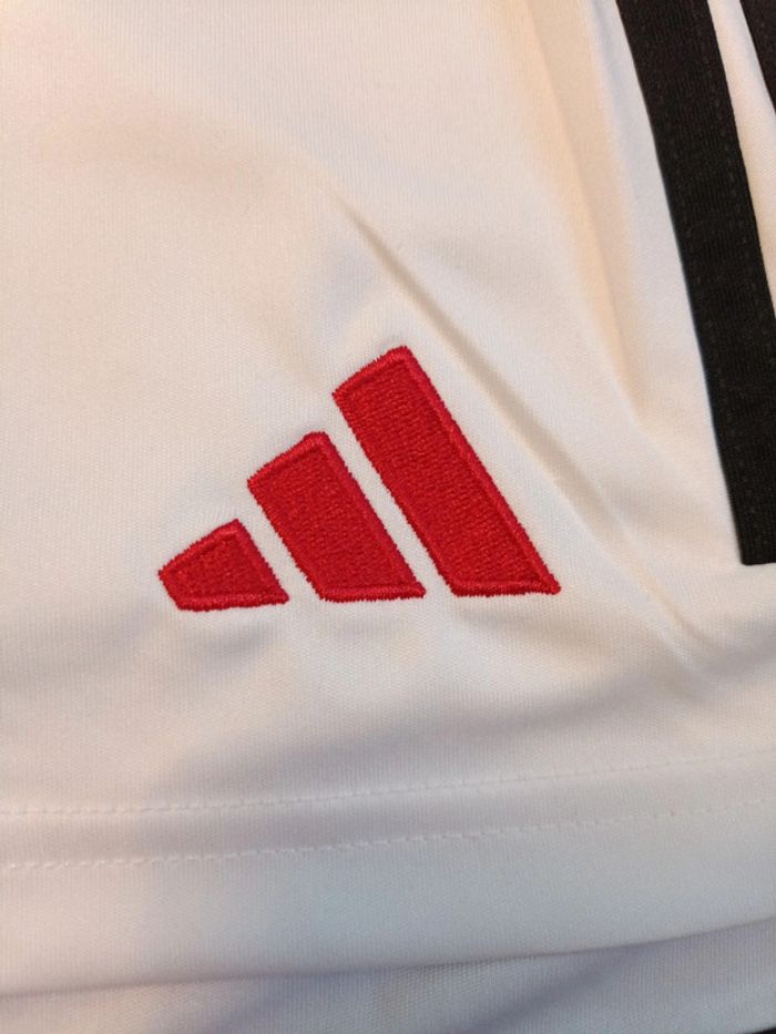 Short de foot Manchester United, Adidas Authentique Officiel taille enfant 9/10 ans, Neuf - photo numéro 5