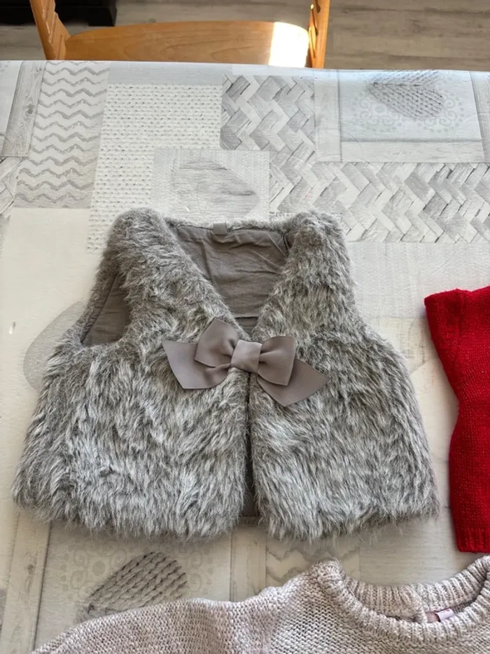 Lot gilet pull 12 mois - photo numéro 2