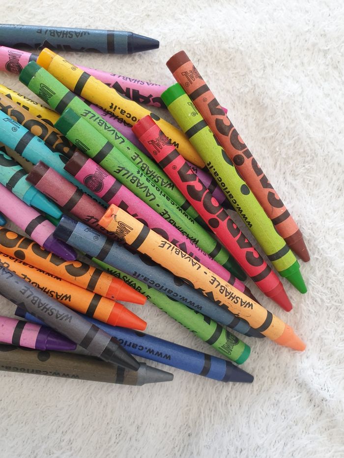 Lot d'une trentaine de crayons gras - photo numéro 3