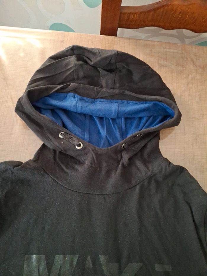 Tee-shirt manche longue capuche 😛 - photo numéro 4