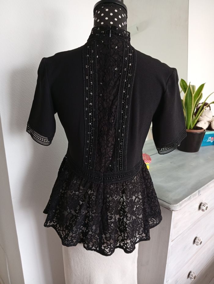 Blouse noire avec dentelle. Zara 34 - photo numéro 3