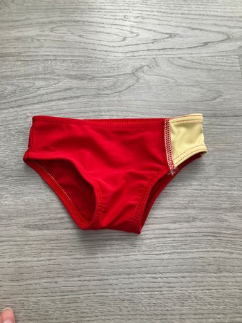 Slip de bain rouge et jaune avec animaux - 18 mois