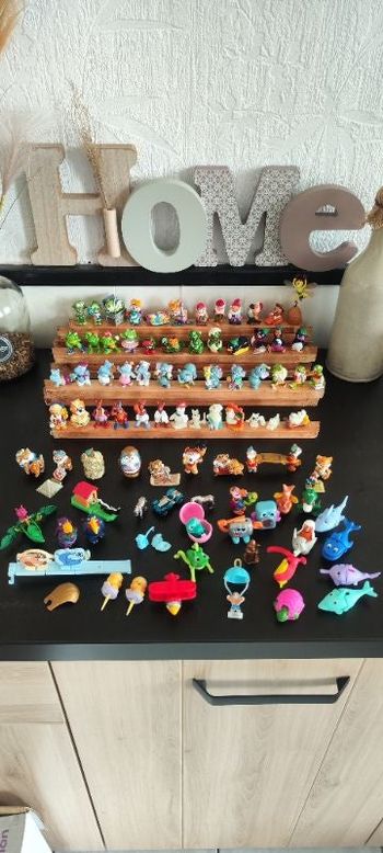 Lot de très nombreuses 89 figurines années 90
