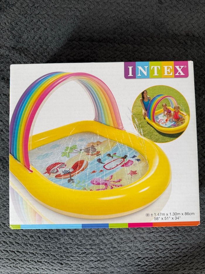 Piscine aire de jeux enfant INTEX