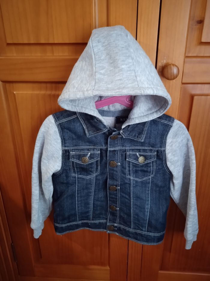 Veste jean manches et capuche sweat 3 ans